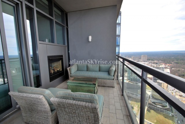Sovereign 4502 Dining Terrace