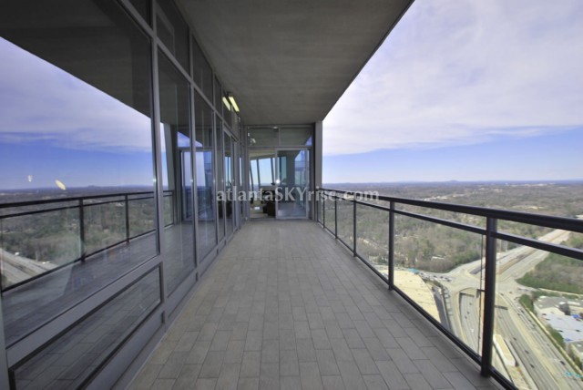 Sovereign 4502 Kitchen Terrace 1